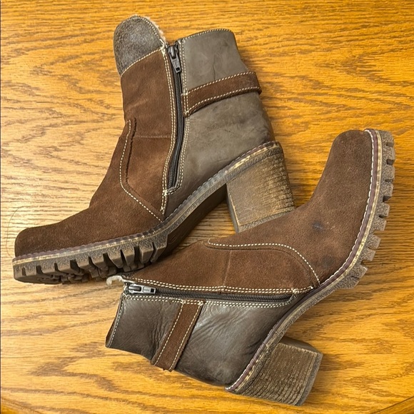 Manas Women's Boots - Picture 2 of 4